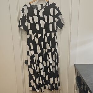 YESNO- Black and White Abstract Dress - 2X